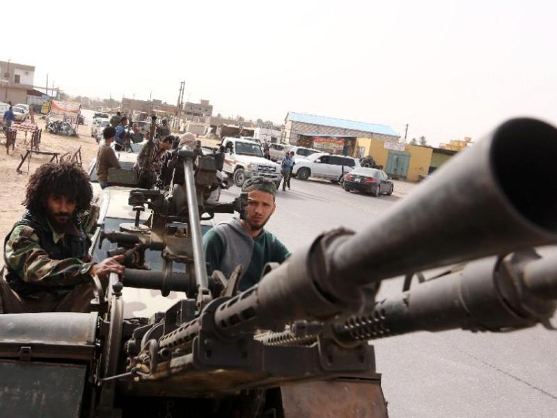 Các tay súng của nhóm phiến quân dính líu với IS ở Libya - Ảnh: AFP