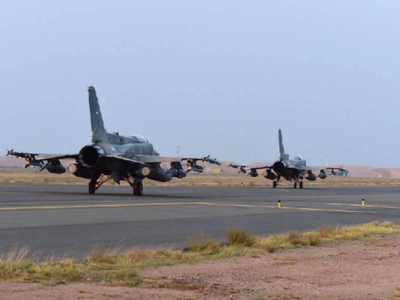 Các chiến đấu cơ của UAE hạ cánh xuống một căn cứ không quân của Ả Rập Xê Út ở Yemen - Ảnh: AFP