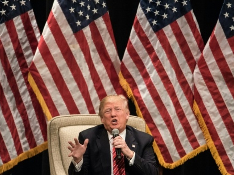 Ứng viên Tổng thống Mỹ Donald Trump (đảng Cộng hòa) phát biểu trong buổi tuần hành tranh cử ở Đại học Lenoir-Rhyne, bang Bắc Carolina ngày 14.3.2016 - Ảnh: AFP