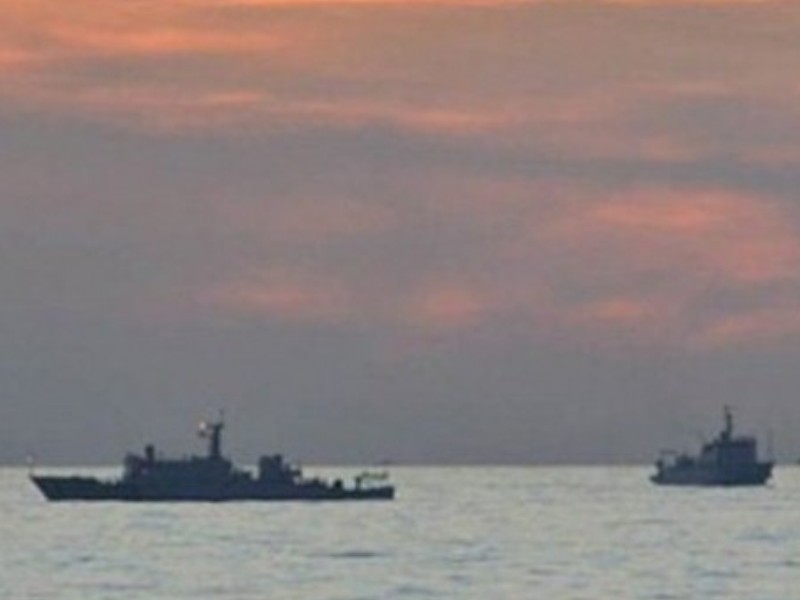 Tàu Trung Quốc tuần tra quanh bãi cạn Scarborough - Ảnh: AFP