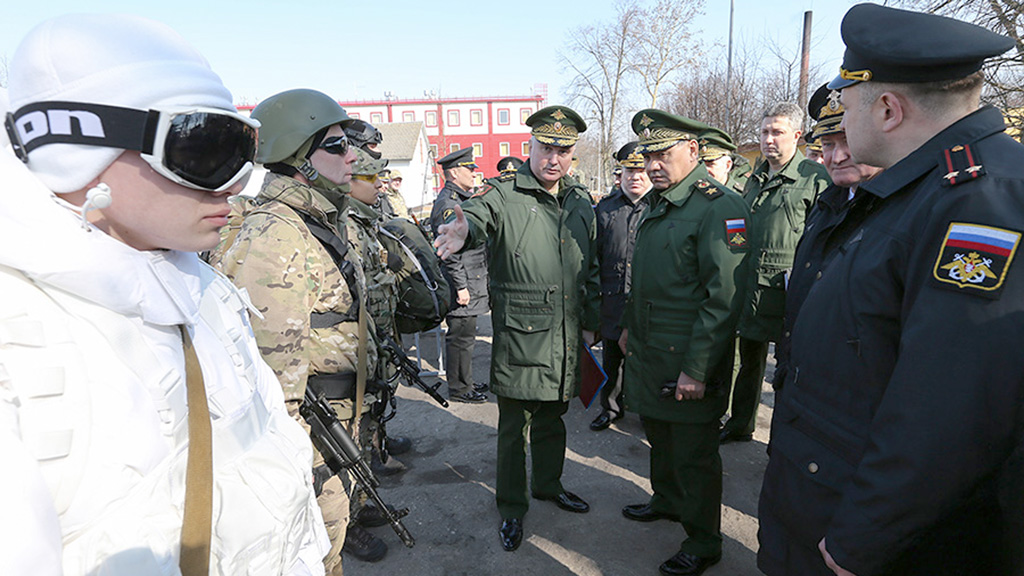 Bộ trưởng Quốc phòng Nga Sergei Shoigu kiểm tra hoạt động của quân đội Nga tại Kaliningrad ngày 28.3.2016 - Ảnh: Bộ Quốc phòng Nga