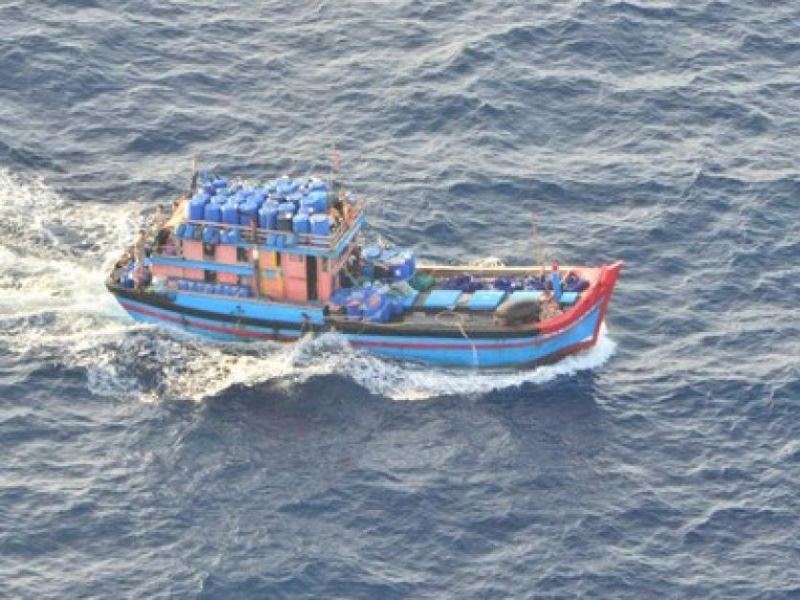 Tàu cá Việt Nam bị nghi đánh bắt hải sâm trái phép ở Úc - Ảnh: Lực lượng Biên phòng Úc