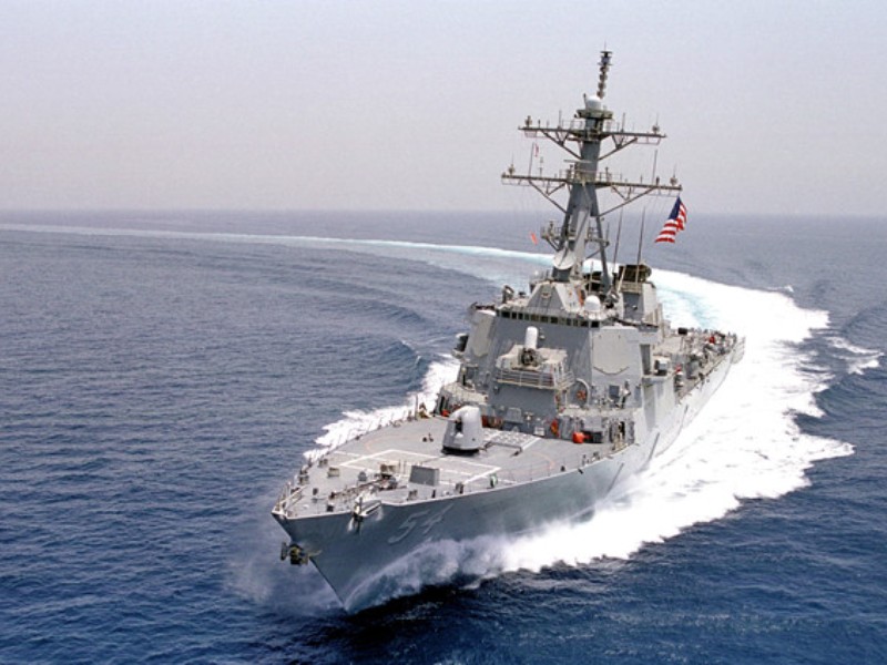 Tàu khu trục Mỹ USS Curtis Wilbur áp sát đảo Tri Tôn thuộc quần đảo Hoàng Sa của Việt Nam đang bị Trung Quốc chiếm đóng, vào ngày 30.1.2016 - Ảnh: Hải quân Mỹ