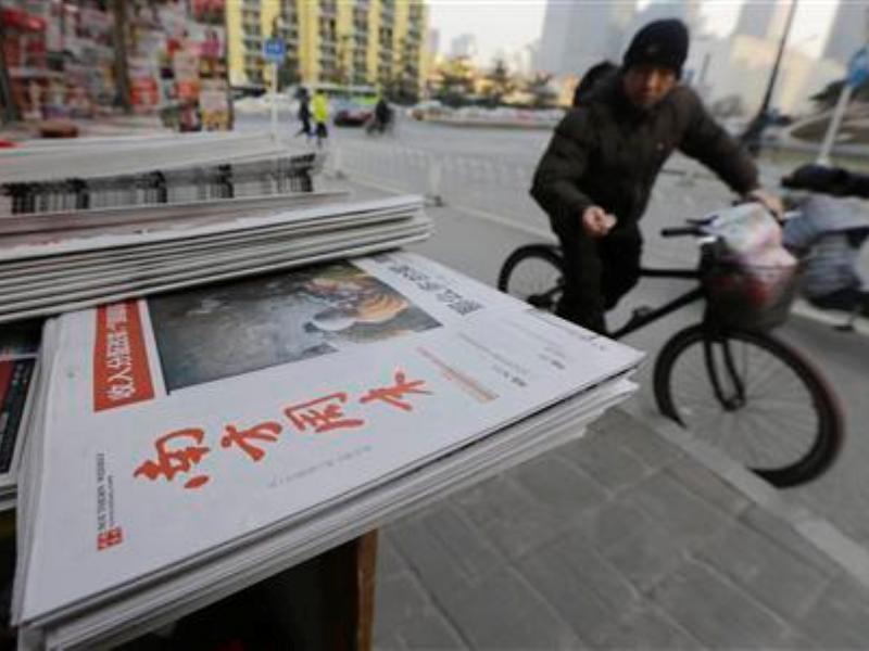 Một sạp báo ở Trung Quốc - Ảnh: Reuters