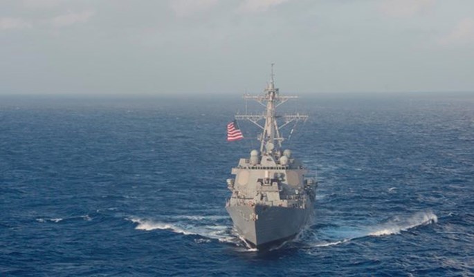 Tàu khu trục USS Lassen tiến vào Biển Đông để tuần tra xuyên qua khu vực 12 hải lý quanh các đảo nhân tạo Trung Quốc xây phi pháp trên Biển Đông, tháng 10.2015 - Ảnh: Facebook tàu Lassen