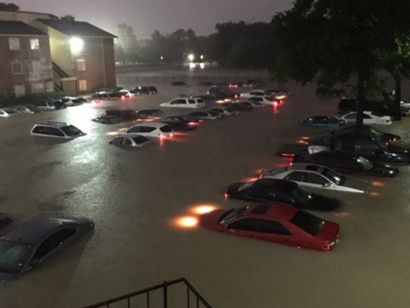 Thành phố Houston chìm trong nước lũ - Ảnh: Twitter