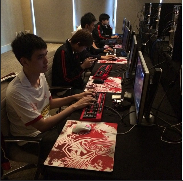 Dota 2: TI4 - Diễn biến ng&agrave;y thi đấu thứ hai