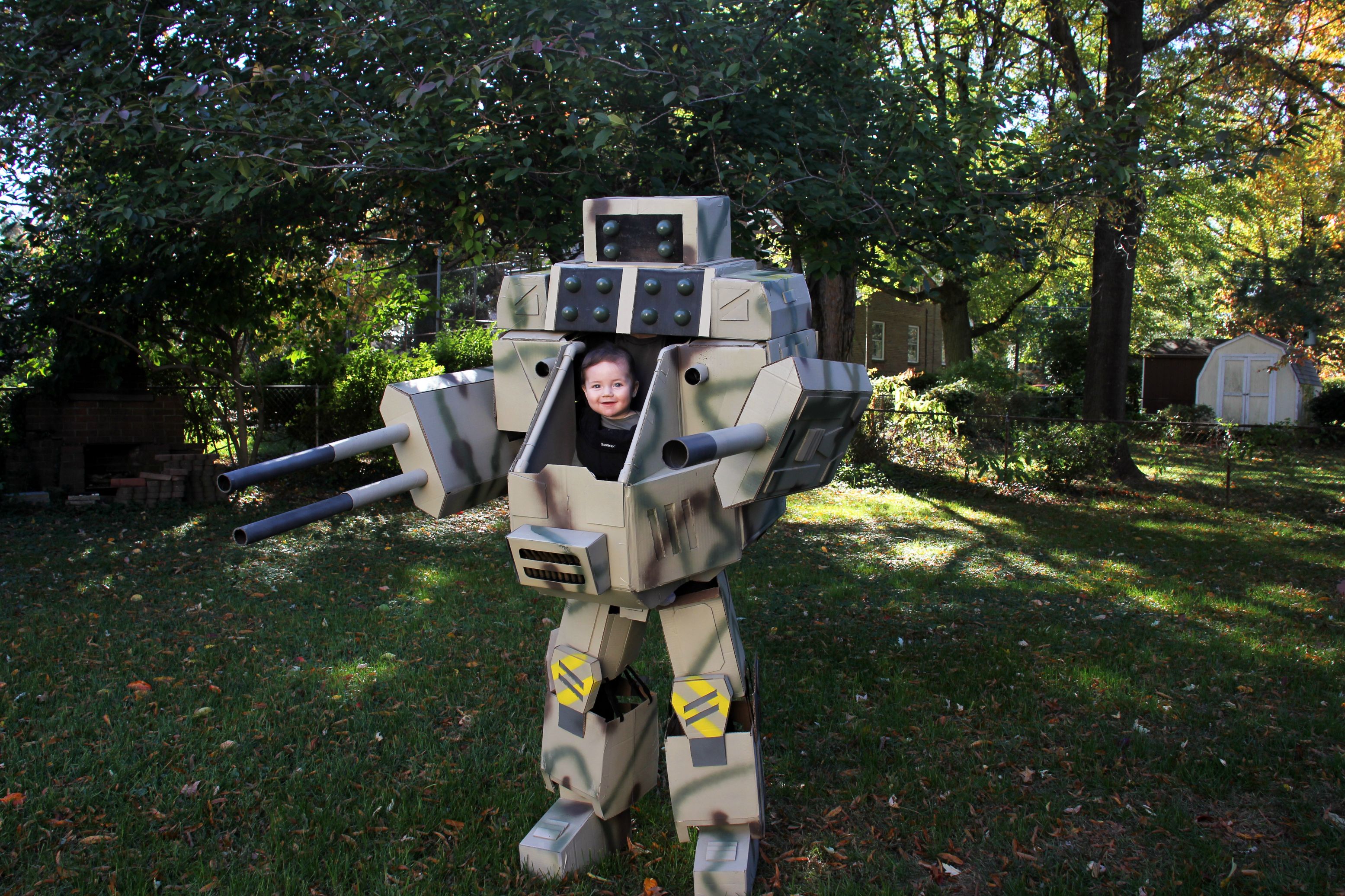 Cosplay siêu dễ thương của bé bi MechWarrior