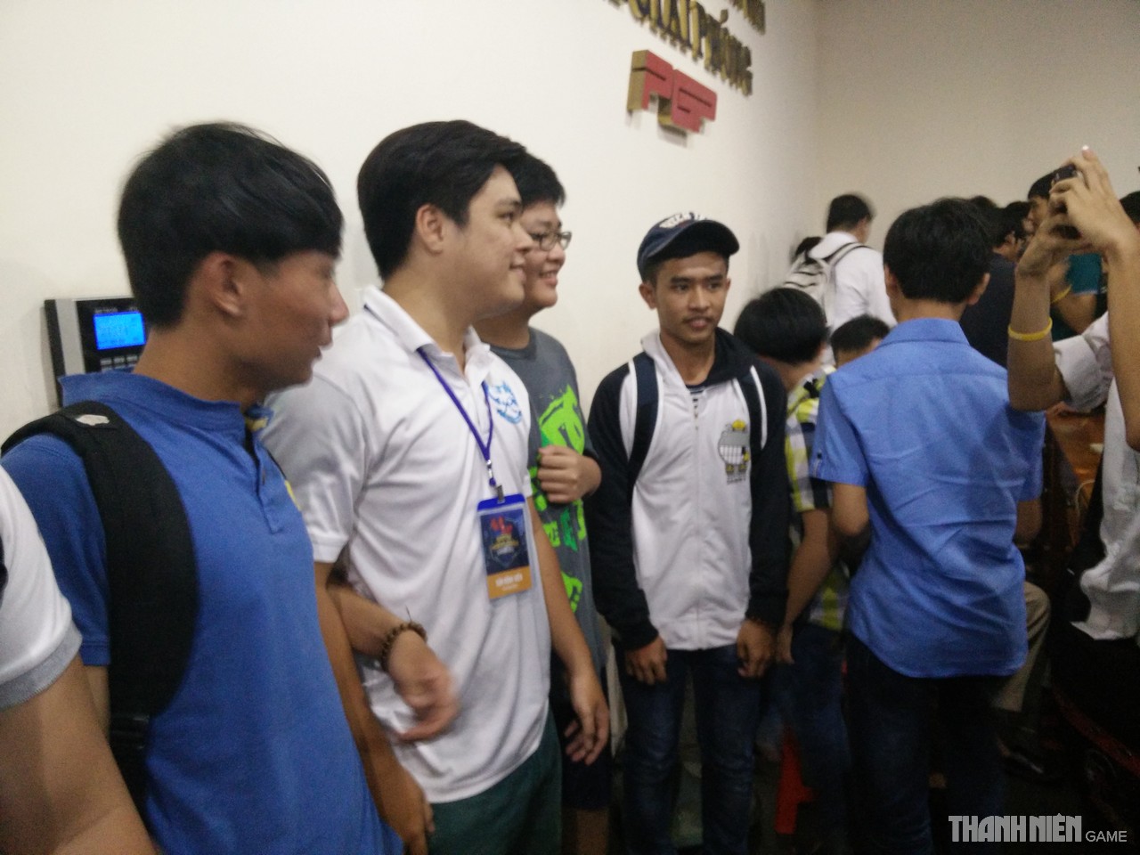 Rừng fan vây quanh Boba Marines sau trận 'chung kết sớm' ở GPL mùa Hè 2015