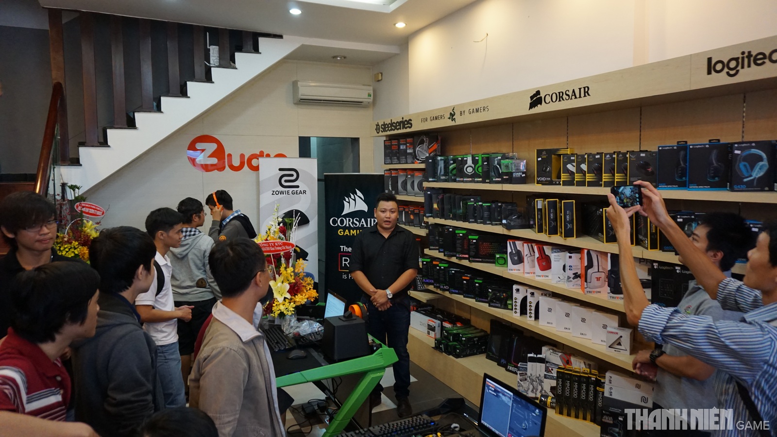 Ducky Shine 5 và Corsair Strafe RGB ra mắt game thủ Sài Thành