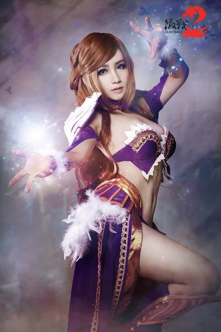 Nữ thần Mỹ Oai gợi cảm trong cosplay cho game Guild War 2