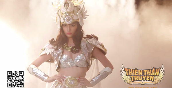 Trúc Diễm cosplay nữ thần Athena