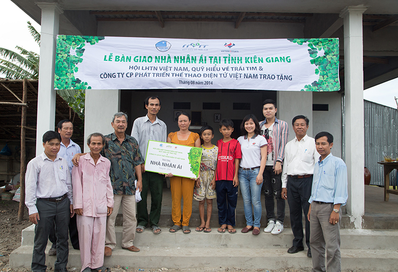 Vietnam Esports tặng 10 nhà nhân ái tại miền Tây và Điện Biên