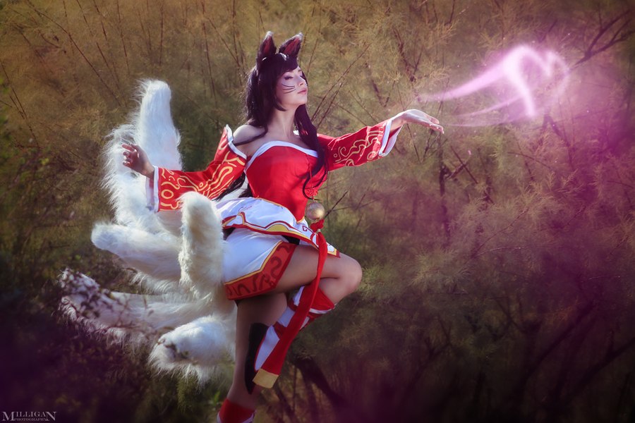 LMHT: cosplay Ahri gợi cảm của nữ cosplayer Nga