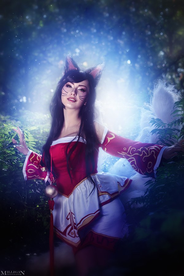 LMHT: cosplay Ahri gợi cảm của nữ cosplayer Nga