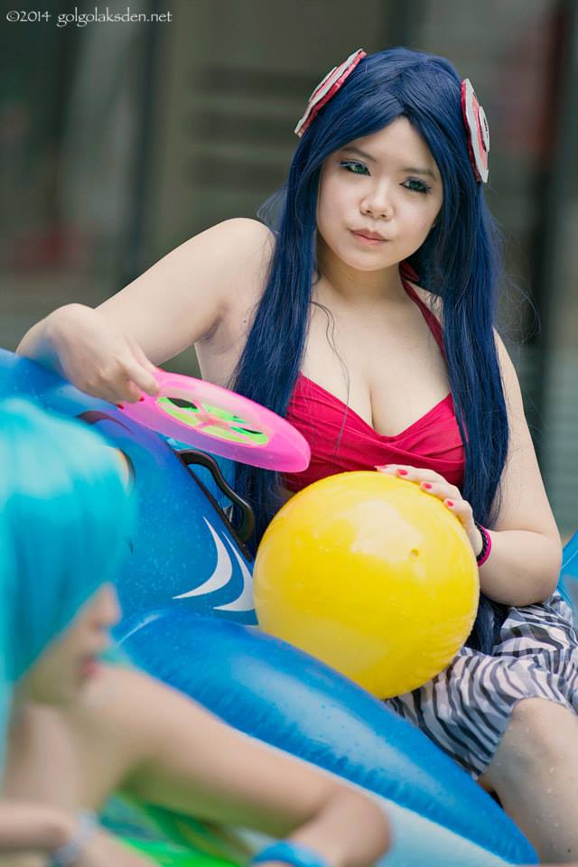 LMHT: bộ ảnh cosplay tập thể Tiệc Bể Bơi