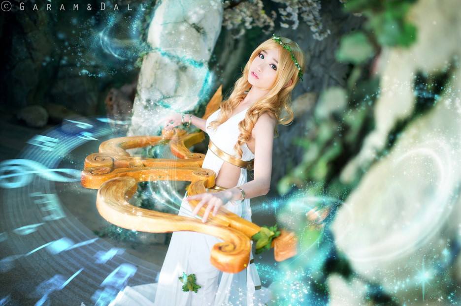 LMHT: cosplay Đại Cầm Nữ Sona trong trang phục Tiên Nữ