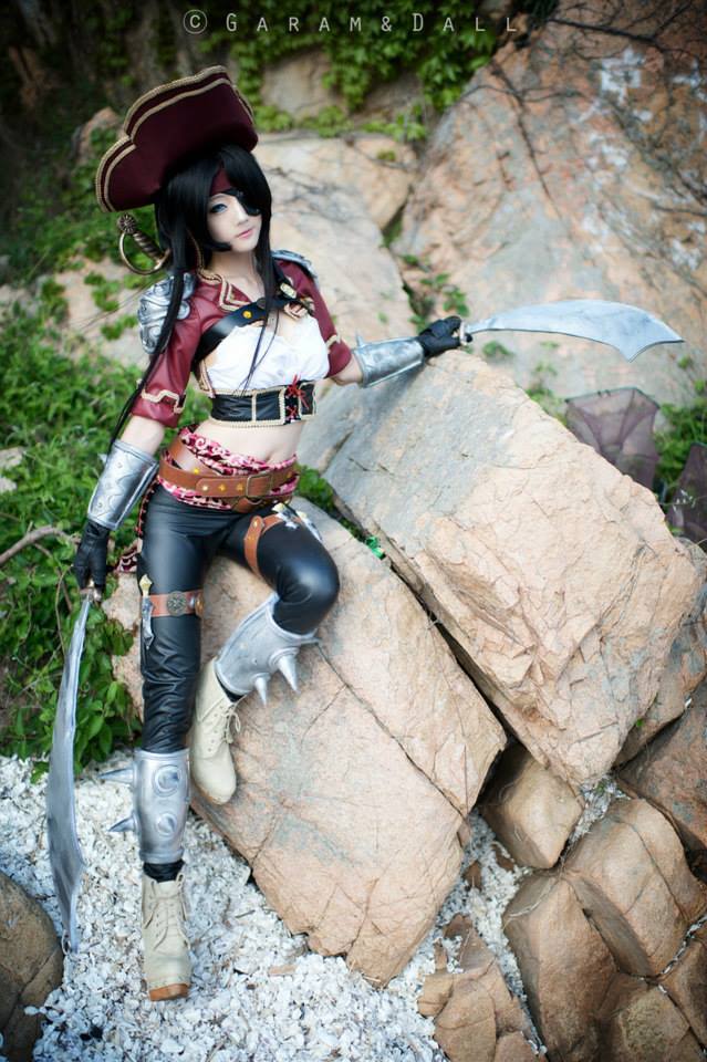 LMHT: cosplay Katarina đọ dáng cùng Miss Fortune