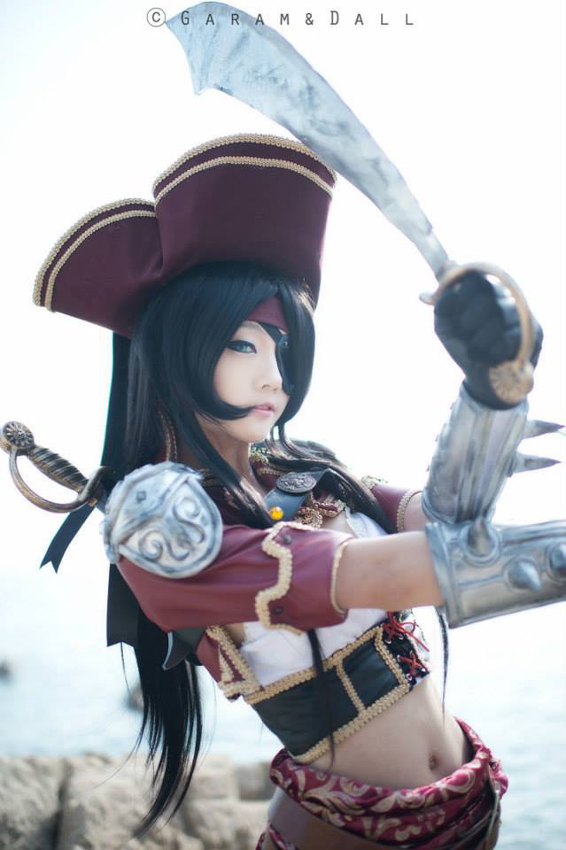 LMHT: cosplay Katarina trong trang phục Bilgewater