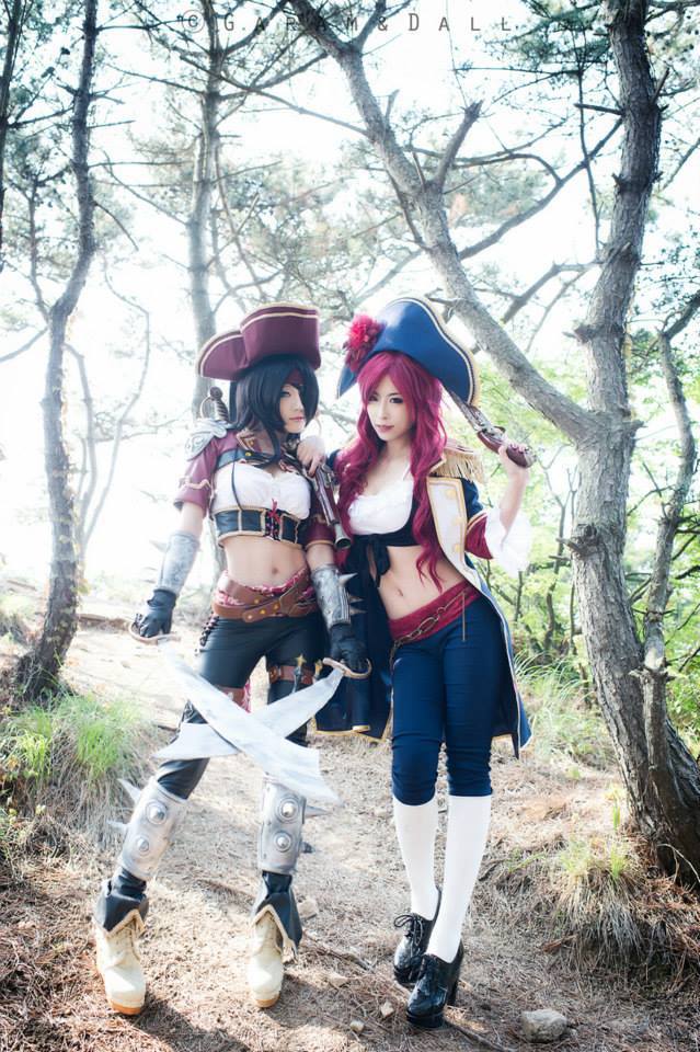 LMHT: cosplay Katarina đọ dáng cùng Miss Fortune