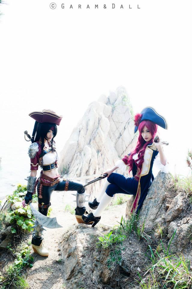 LMHT: cosplay Katarina đọ dáng cùng Miss Fortune