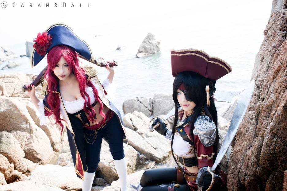 LMHT: cosplay Katarina đọ dáng cùng Miss Fortune