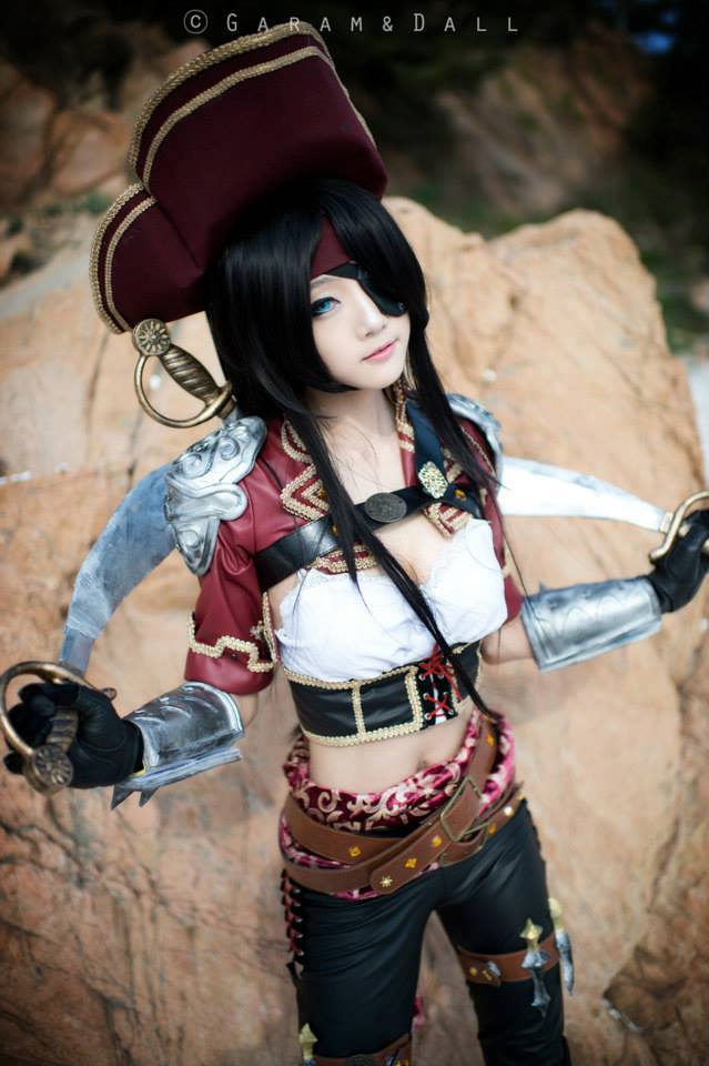 LMHT: cosplay Katarina trong trang phục Bilgewater