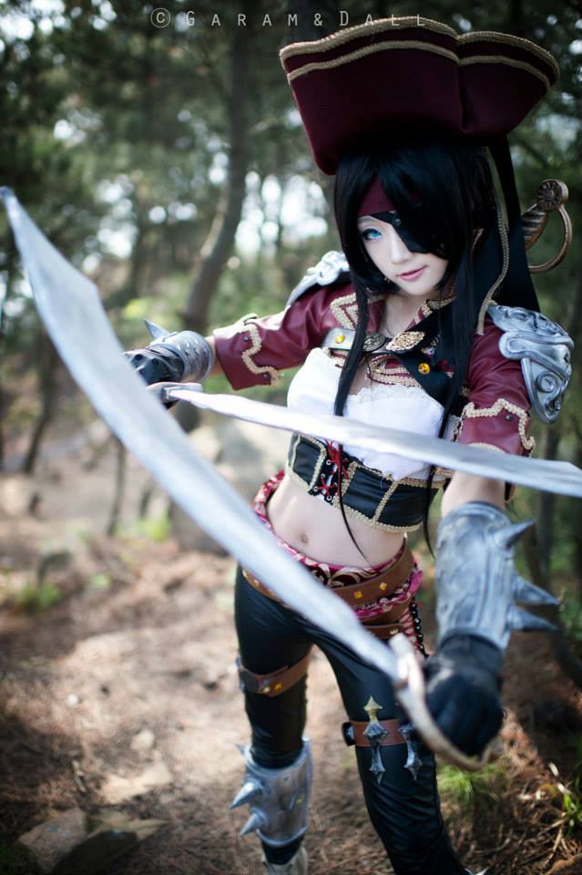 LMHT: cosplay Katarina trong trang phục Bilgewater