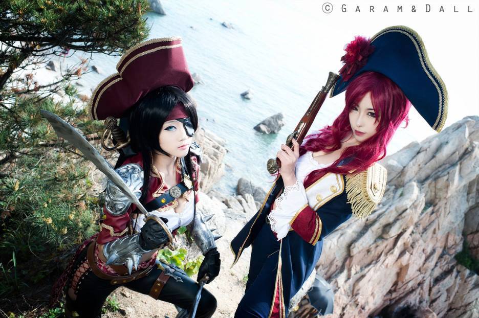 LMHT: cosplay Katarina đọ dáng cùng Miss Fortune