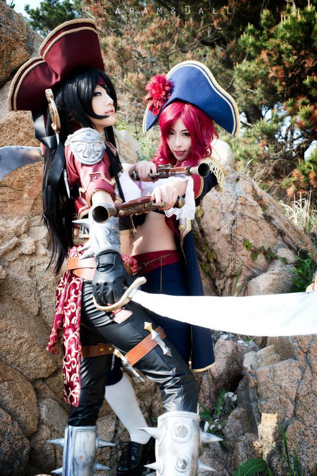 LMHT: cosplay Katarina đọ dáng cùng Miss Fortune