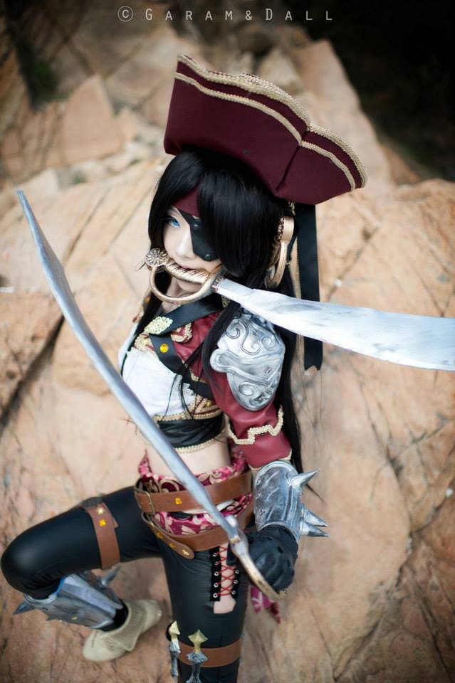 LMHT: cosplay Katarina đọ dáng cùng Miss Fortune