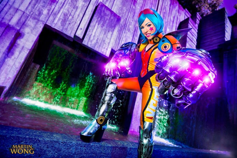 LMHT: cosplay Vi và Sona ấn tượng của nữ nhân viên Riot Games