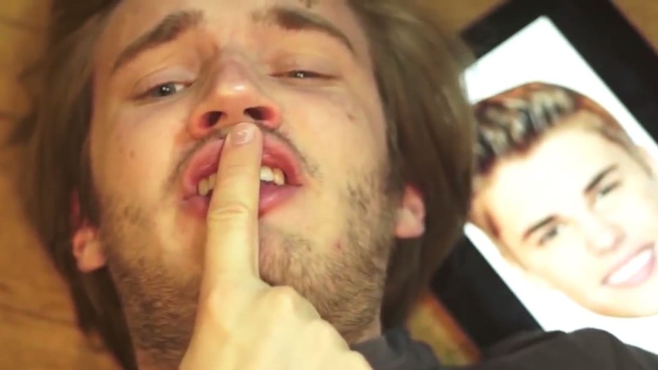 “Triệu phú chơi game” PewDiePie bỏ túi hơn 80 tỷ đồng