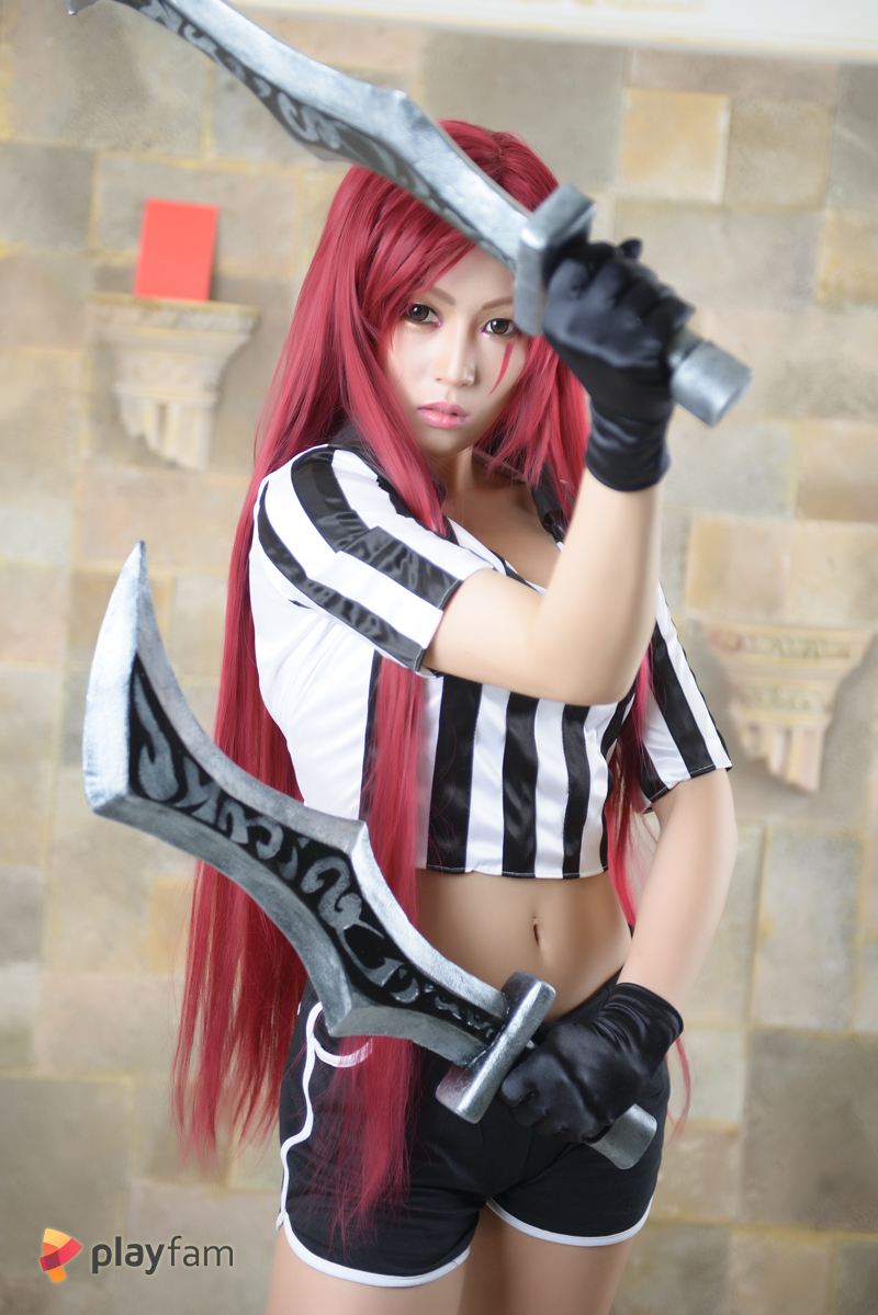 LMHT: Cosplay Katarina trong trang phục Trọng tài