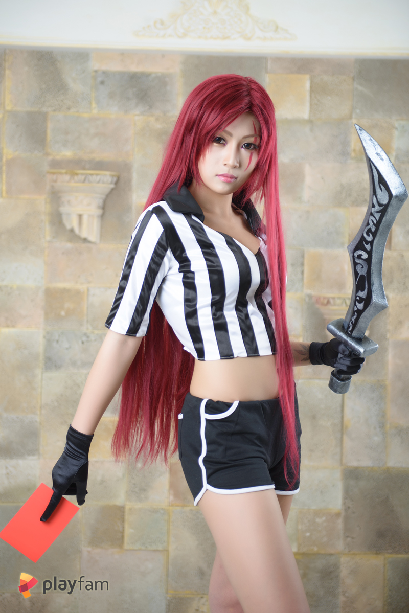 LMHT: Cosplay Katarina trong trang phục Trọng tài