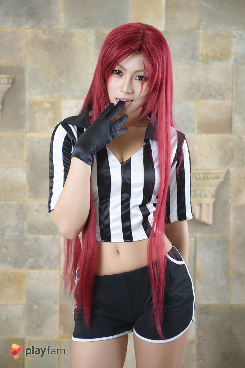 LMHT: Cosplay Katarina trong trang phục Trọng tài