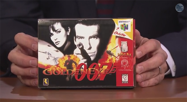 Màn trình diễn "gà mờ" của diễn viên 007 chơi game… 007