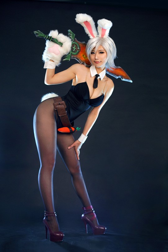 LMHT: Cosplay Riven Thỏ ngọc của Tasha - Spiral Cats