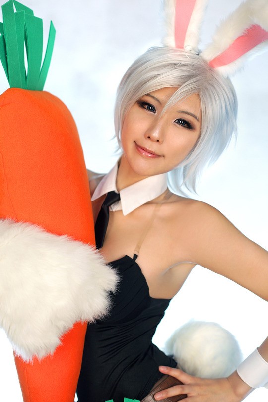 LMHT: Cosplay Riven Thỏ ngọc của Tasha - Spiral Cats