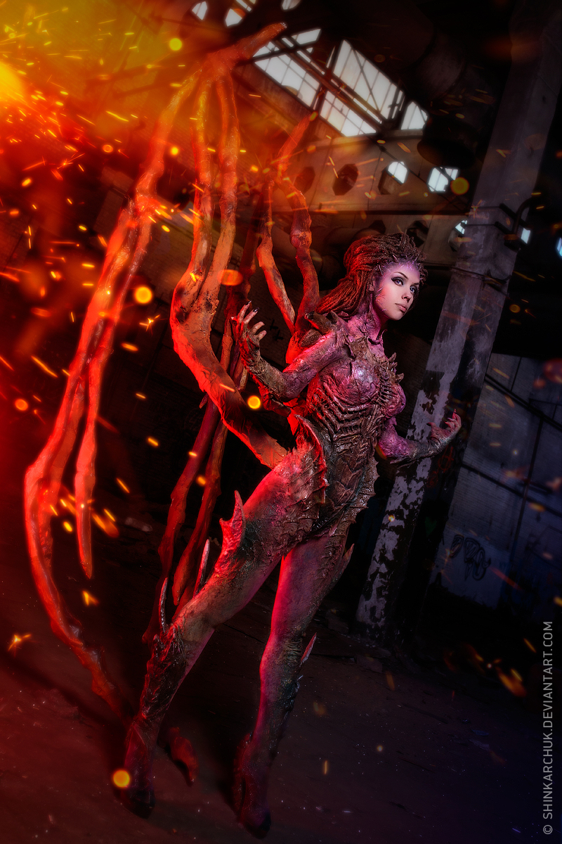 Cosplay game Blizzard: Witch Doctor vs Kerrigan