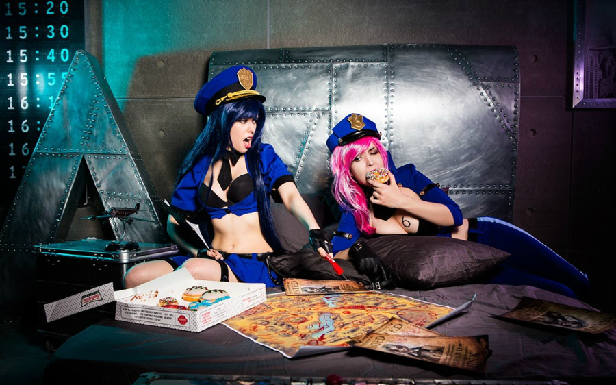 Cosplay LMHT: “Mối tình ngang trái” giữa Caitlyn và Vi