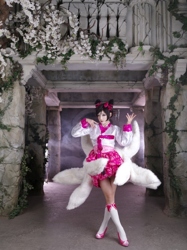 Cosplay LMHT: Ahri nữ tính trong trang phục Dynasty