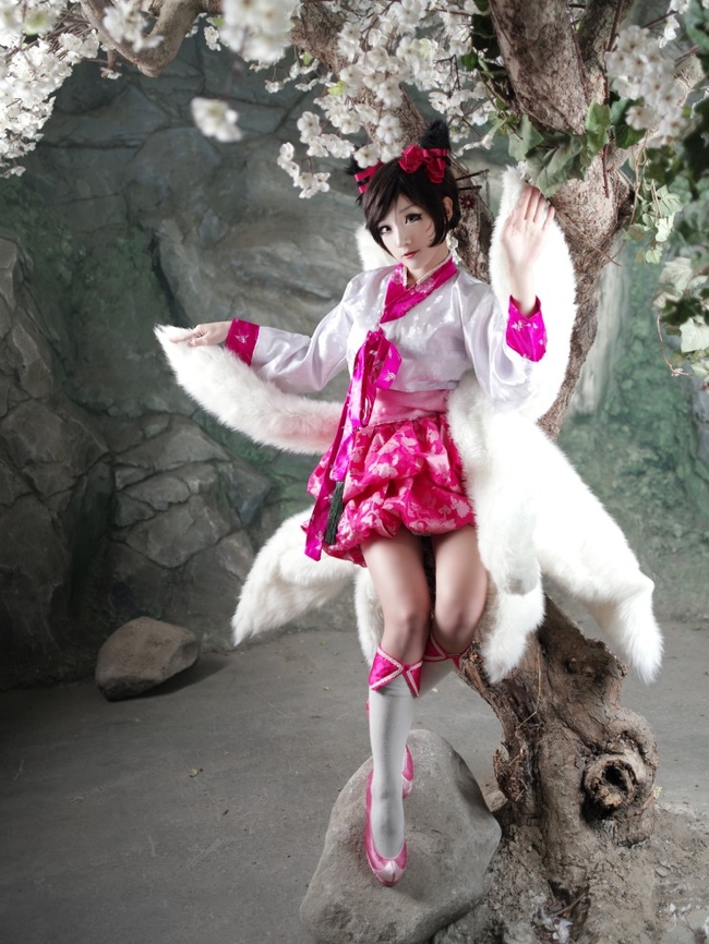 Cosplay LMHT: Ahri nữ tính trong trang phục Dynasty