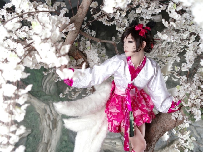 Cosplay LMHT: Ahri nữ tính trong trang phục Dynasty