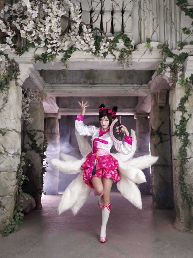 Cosplay LMHT: Ahri nữ tính trong trang phục Dynasty