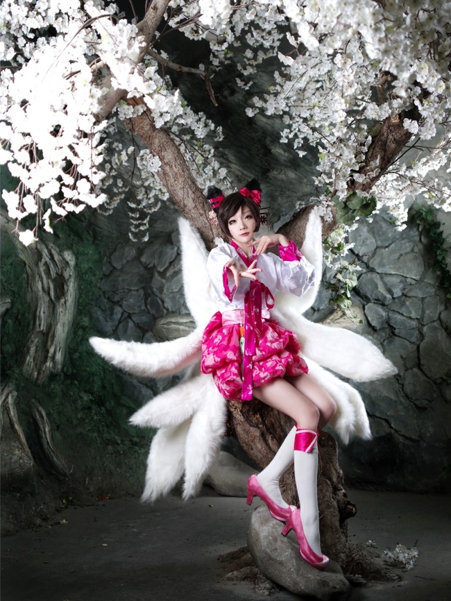 Cosplay LMHT: Ahri nữ tính trong trang phục Dynasty