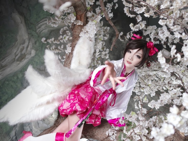 Cosplay LMHT: Ahri nữ tính trong trang phục Dynasty