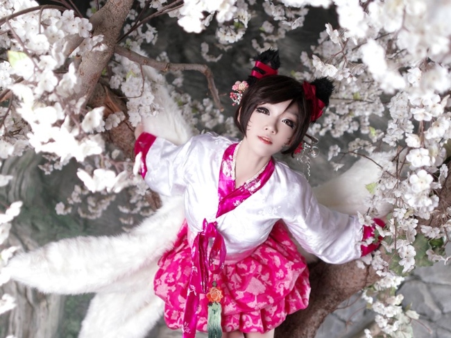 Cosplay LMHT: Ahri nữ tính trong trang phục Dynasty