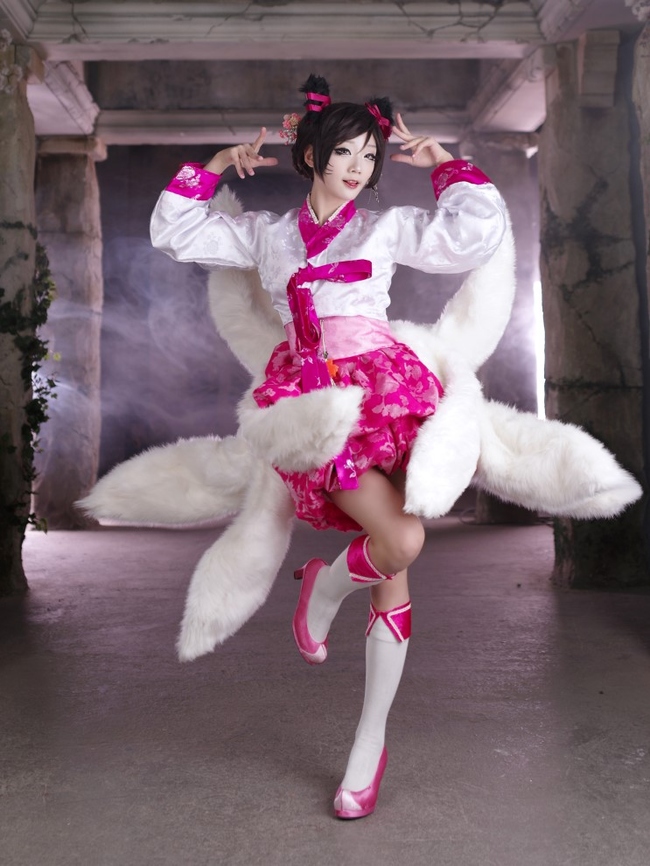 Cosplay LMHT: Ahri nữ tính trong trang phục Dynasty