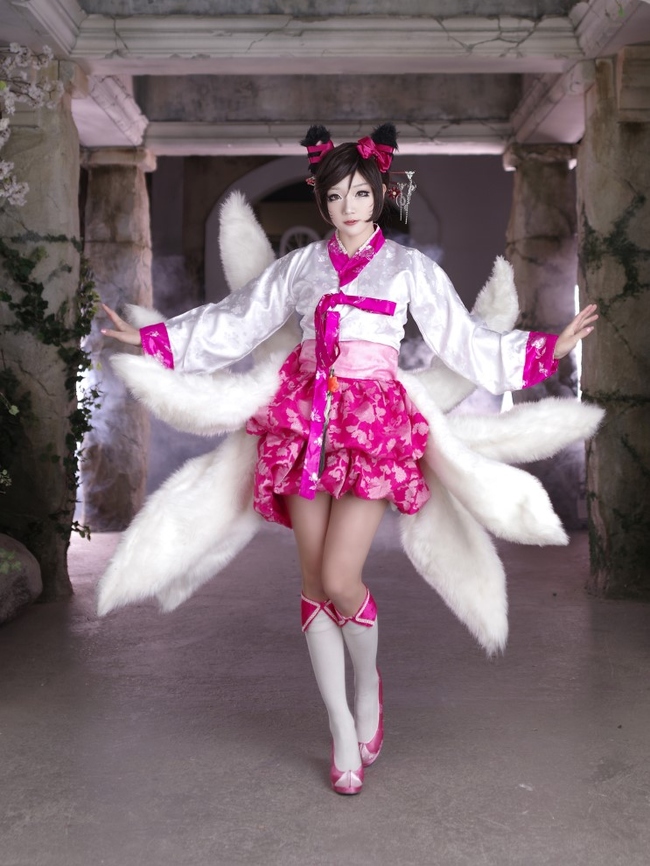 Cosplay LMHT: Ahri nữ tính trong trang phục Dynasty